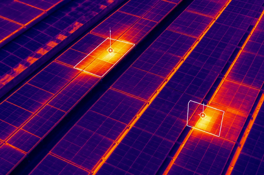 Thermographie panneaux solaires — 2 anomalies détectées